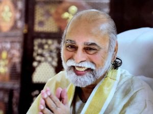 Sri Bhagavan – Maestro espiritual del curso Convertirse en un Ser Superior